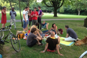 Fractie in gesprek met leden op gezellige Parkpicknick